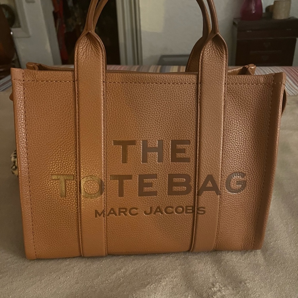 Authentic medium size leather marc jacobs